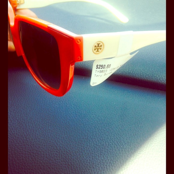 AUTHENTIC BRAND New Tory Burch sunglasses