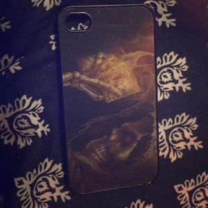 iPhone 4 & 4s skull case