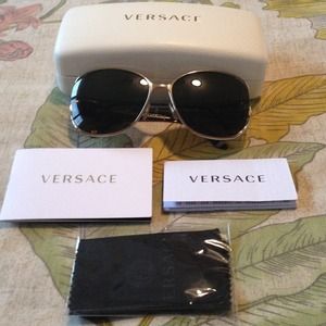 ⭐BUNDLED FOR HOPE⭐100% Authentic Versace Sunnies