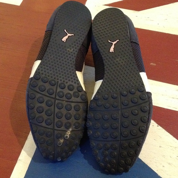 Navy Puma slip on sneakers.  Sz 8 - Picture 4 of 4