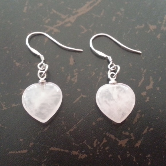 Lovely rose quartz heart shape earring