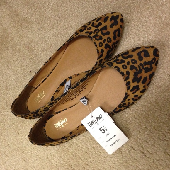 Leopard Pointed Toe Flats