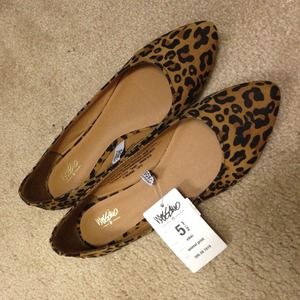 Leopard Pointed Toe Flats