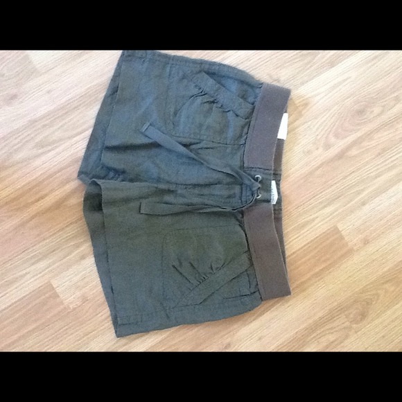 Calvin Klein Army Green Shorts SZ 6 New with tags! - Picture 1 of 2