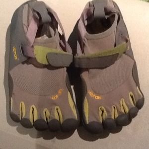 Vibram Five Finger toe shoes size 42 - ladies 10