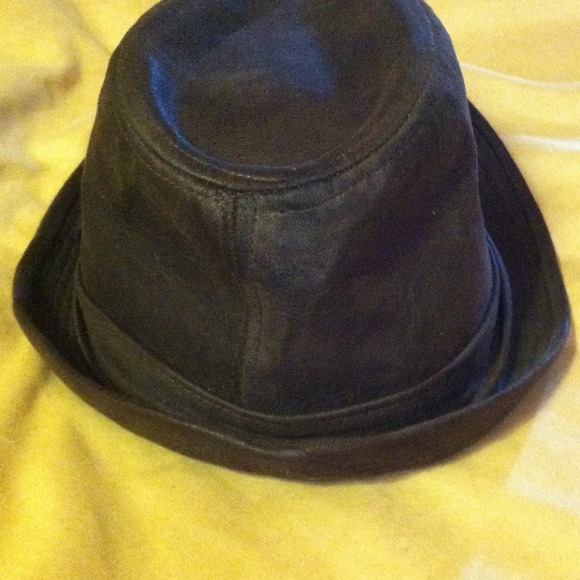 Fedora - Picture 2 of 3