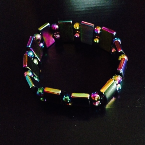 MAGNATIZED BRACELET HELP WITH PAIN LIKE ARTHRITIS