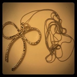 Bow necklace