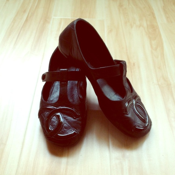 Chanel black t-strap flats