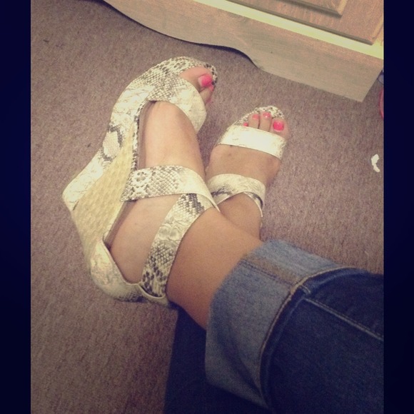 Steve Madden snakeskin wedges