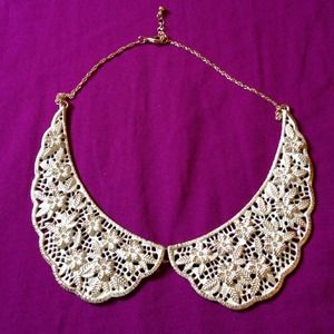 White flower Peter Pan collar statement necklace🌸