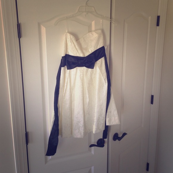 White and black dress with bow tie back