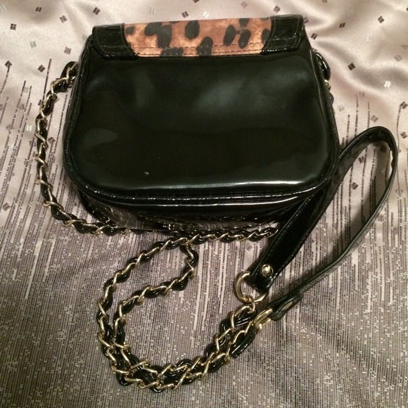 Black Pantent with Leopard print purse - Picture 4 of 4