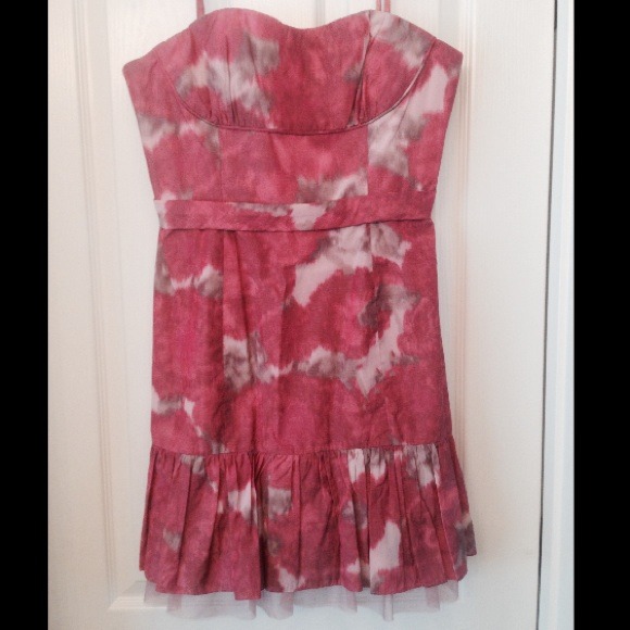 💞💞💞REDUCED💞💞💞   BCBG strapless dress