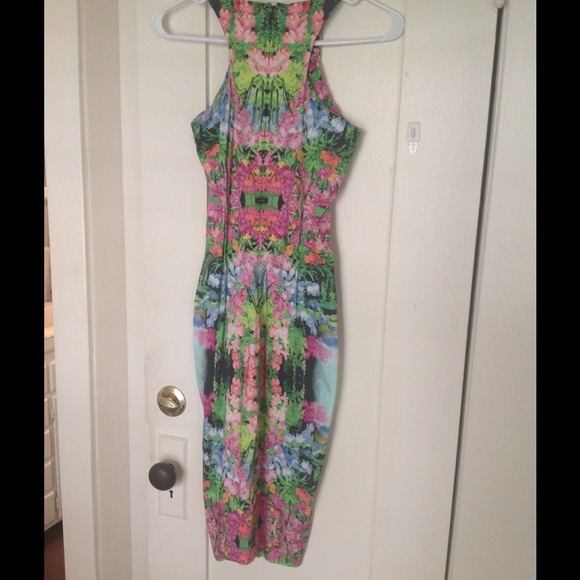 SOLD Zara floral dress ✨Host Pick - Picture 2 of 4