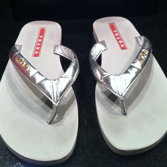 🔴No longer available🔴Prada silver flip flops