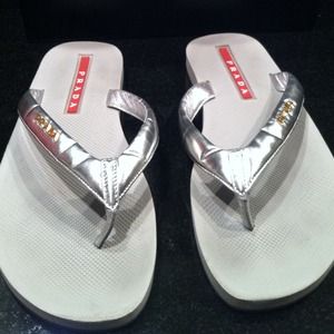 🔴No longer available🔴Prada silver flip flops