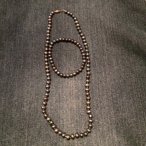 Pearl Necklace and Braclet Set