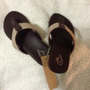 Olukai leather sandals/flip flops