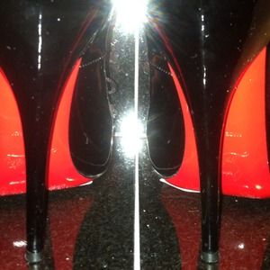 🔴🔴Sold🔴🔴850!!Christian Louboutin Queue de pie
