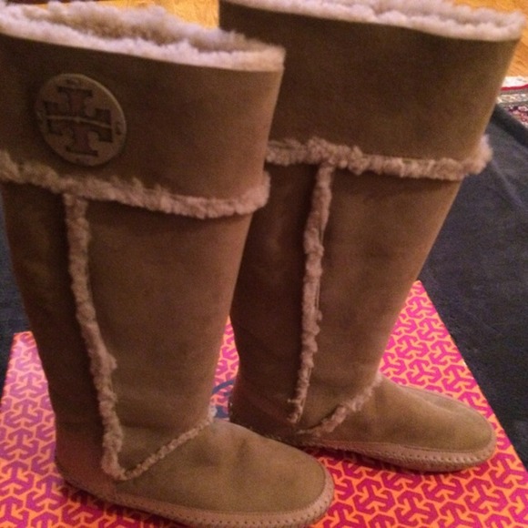 NIB Tory Burch Camel Tall Shearing Boot