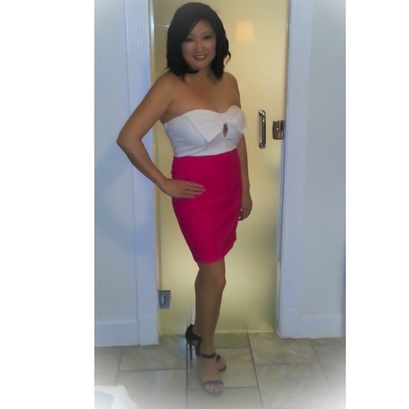 Super Cute Bodycon Dress With Bow - Only Worn Once - Picture 1 of 3