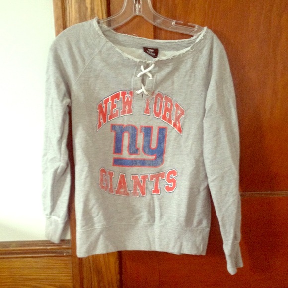 New York Giants sweatshirt