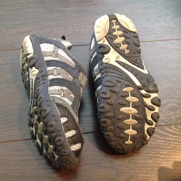 Shoes - Picture 3 of 4