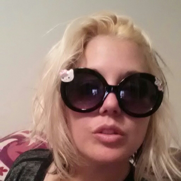 Hello Kitty Oversized Sunny's