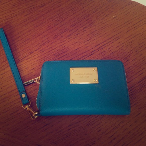 **reducued*Seldom used Michael Kors phone wristlet