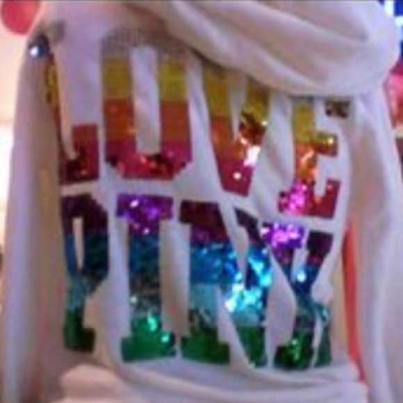 WANTED LOOKING FOR 3 HOODIES. VICTORIA SECRET