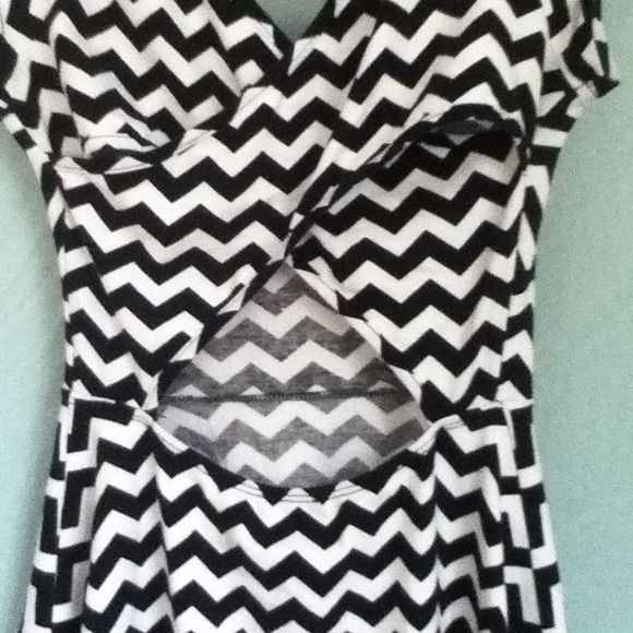 🎉🎉HP 4/30/13🎉🎉 LA Hearts Zig Zag Skater Dress - Picture 3 of 4