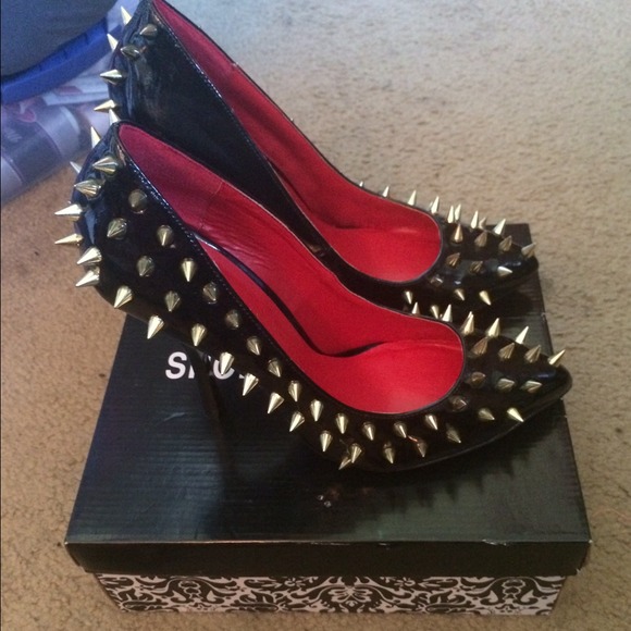 Spiked pumps BUNDLED!! SOLD - Picture 4 of 4