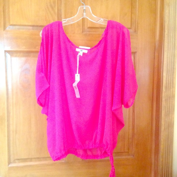 Hot pink NWT slit sleeve top by Ya--summer must!