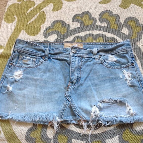 Hollister faded denim skirt