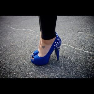 ⚡️FLASH SALE⚡️Royal Blue Studded pump