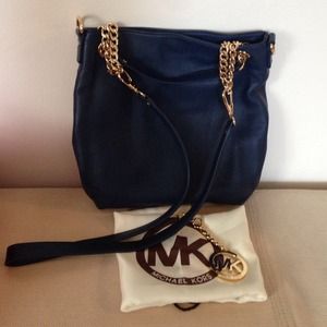 Navy Jet Set Chain Medium Shoulder Tote