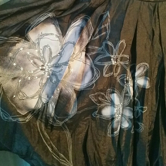 Top - Picture 2 of 3