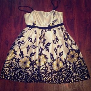 Dress with flower detail