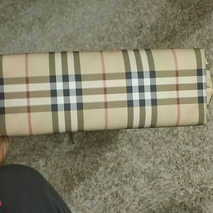 trade for donfinds ONLY More pics of burberry tote