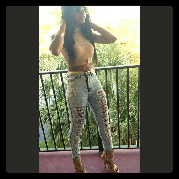 Vibrant High Waisted Ripped Jeans **NWT