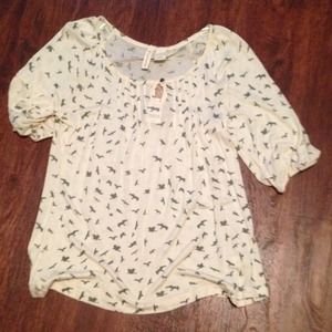 Casual Creme top with dark green birds