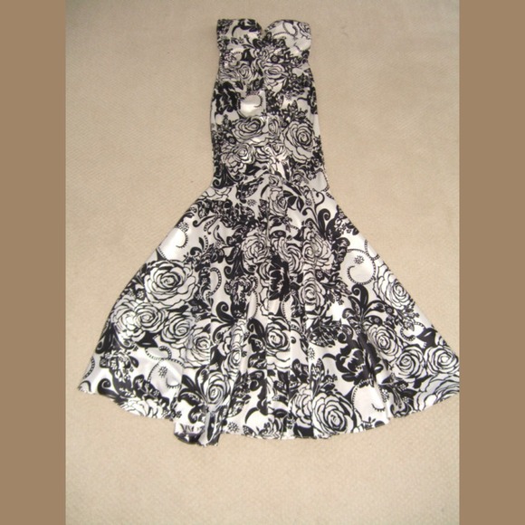 Gorgeous XSCAPE Long Floral Print Maxi Dress•Sz 2