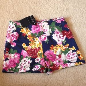 ❌ Traded ❌ Floral Bruna shorts