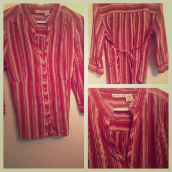 ✨Adorable low cut top✨