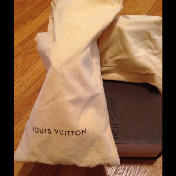 Authentic Louis Vuitton unisex sneakers - Picture 4 of 4