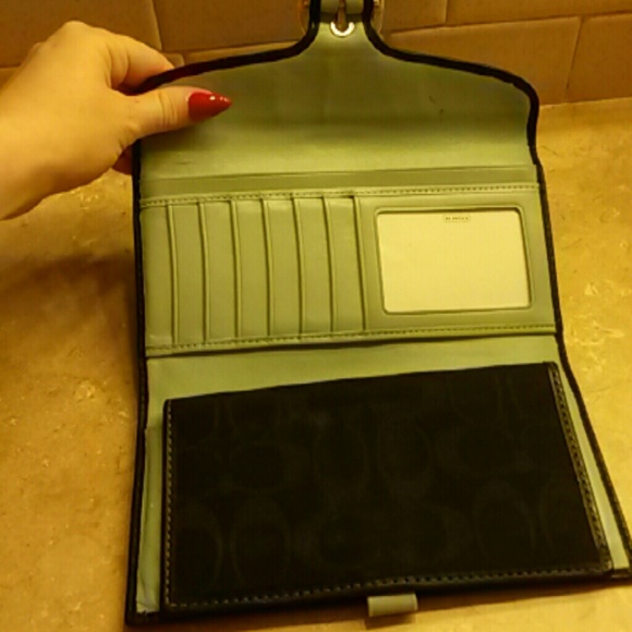 Authentic Coach wallet - Picture 2 of 2