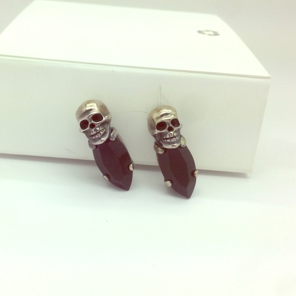 Iosselliani fused stone skull studs black - Picture 1 of 3
