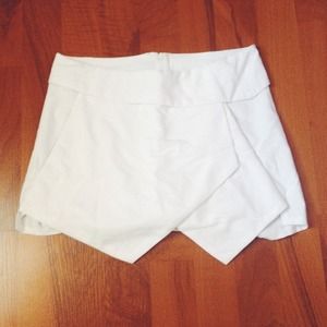 ❌SOLD❌White skort