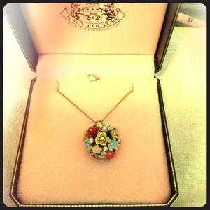 Juicy Couture long flower necklace